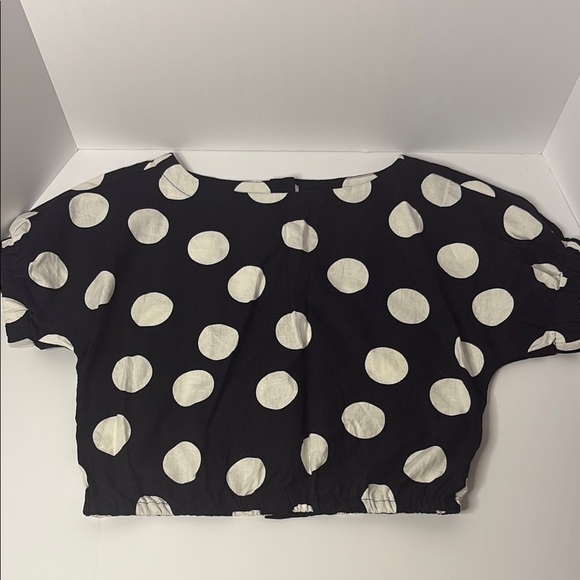 Elegant Black and White Polka Dot Blouse - Picture 6 of 7